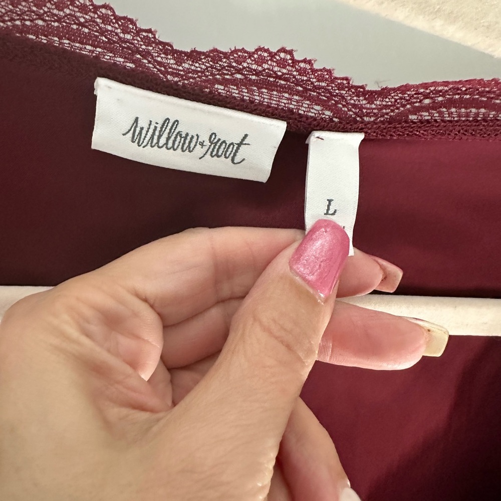Chic Satin Lace-Trimmed Blouse in Deep Red - Picture 4 of 4